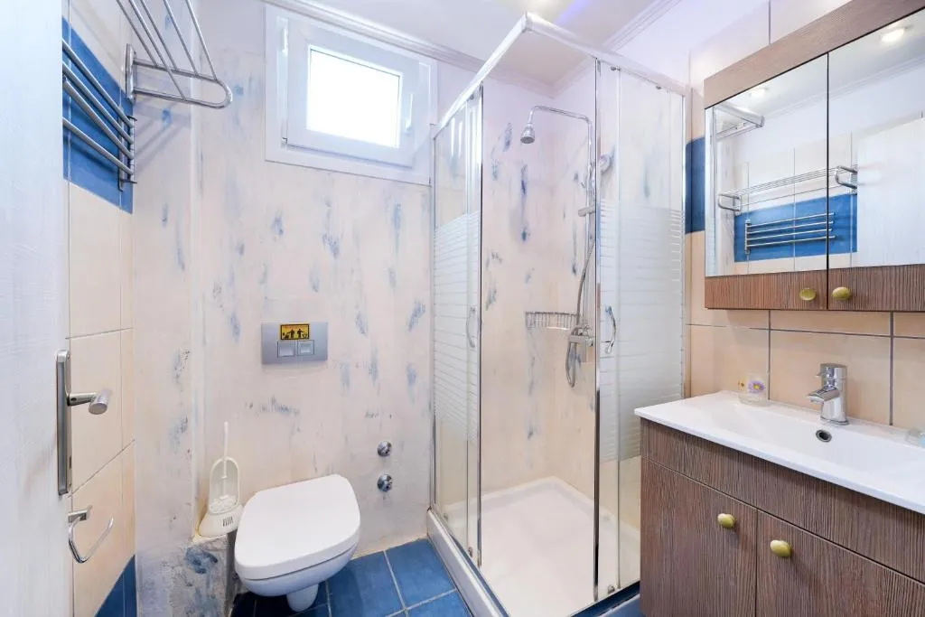 Tiara Holidays - Endless Blue Sea Resort - Family Apartment with Sea View - bathroom